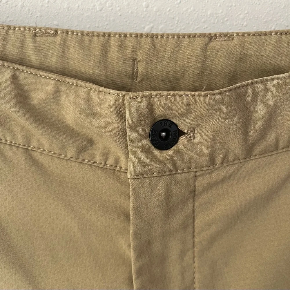 The North Face FLASHDRY Khaki Shorts Size 32